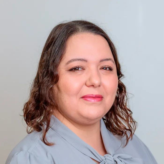 Retrato de Nara, analista de DP e RH